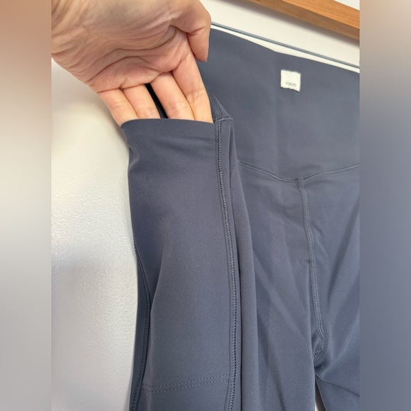 Vuori Studio Pocket Legging in Azure NWOT - Picture 4 of 6